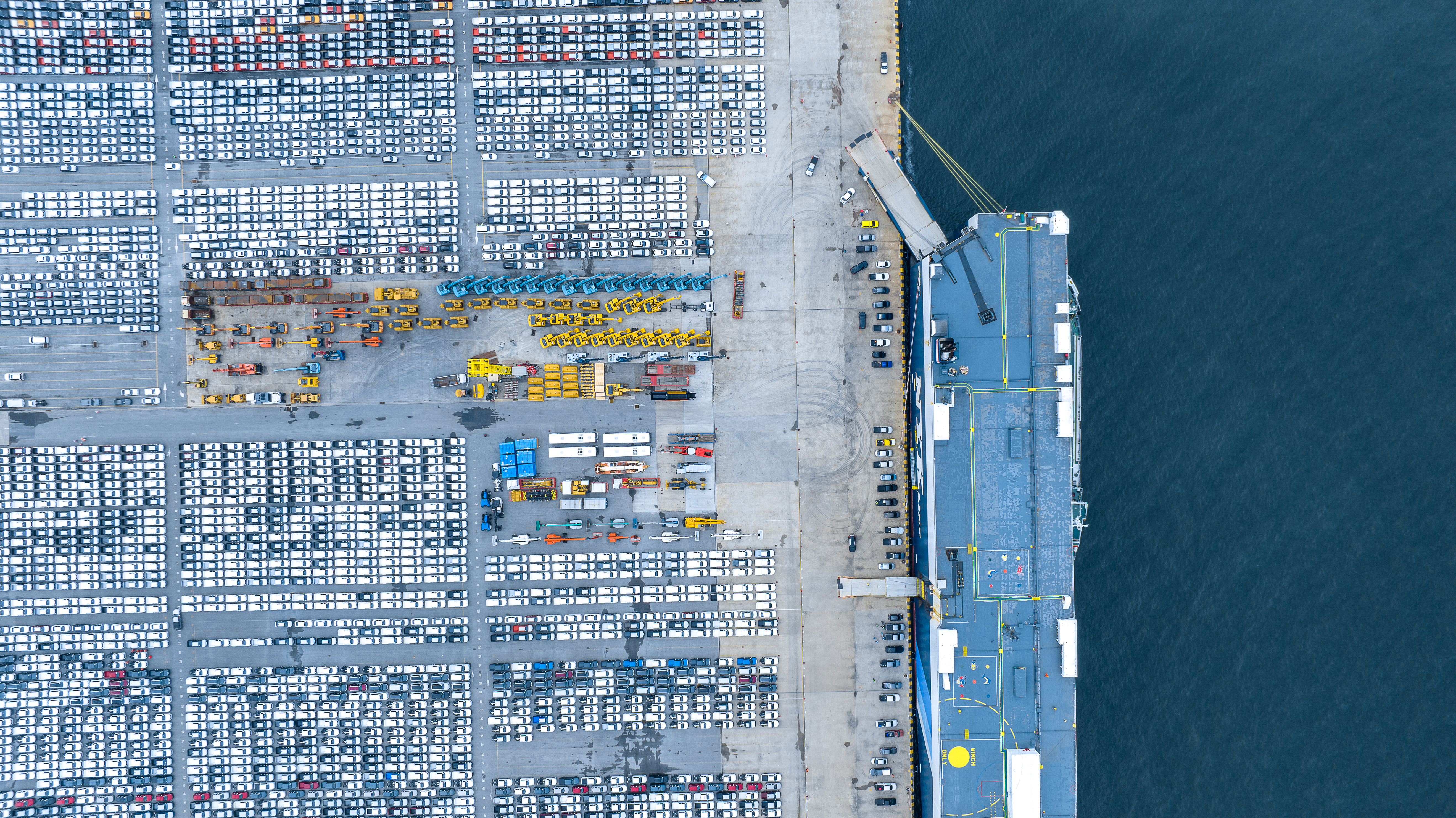 Many new cars running cargo ship, Ro-Ro Ship for import export shipping cars by Vessel Freight